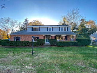 39 Cloverfield Dr, Albany, NY 12211