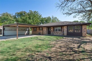 205 Castle Cir, Blooming Grove, TX 76626