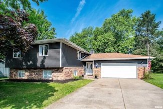 324 Pinecrest Dr, Germantown Hills, IL 61548