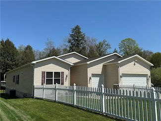 910 Welsh St, Kane, PA 16735