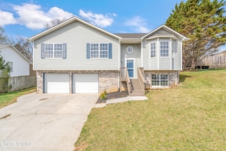 6715 Shimmering Brooks Ln, Knoxville, TN 37918
