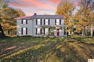 218 Mammoth Cave St, Cave City, KY 42127