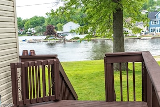 32 Mcnabb Rd, Lake Hopatcong, NJ 07849