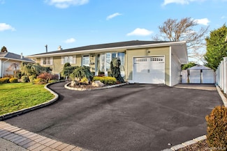78 Redwood Ln, Massapequa Park, NY 11762