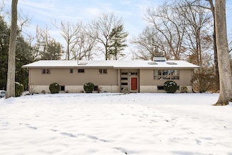 84 Brookhaven Dr, East Longmeadow, MA 01028