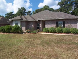 416 Ocho Rios Dr, Pineville, LA 71360