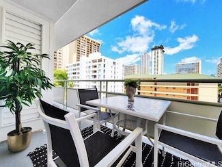 445 Kaiolu St Unit 704, Honolulu, HI 96815