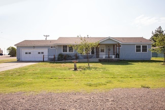 210 N 3rd St, Vega, TX 79092