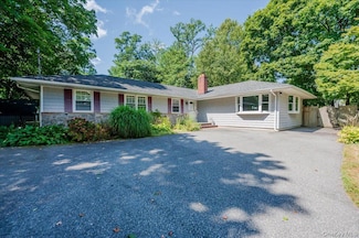 237 Oakwood Rd, Huntington, NY 11743