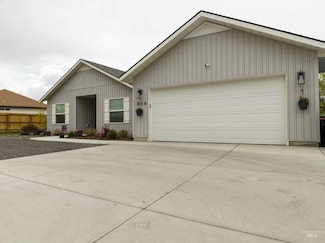 808 Adell Ave, Filer, ID 83328