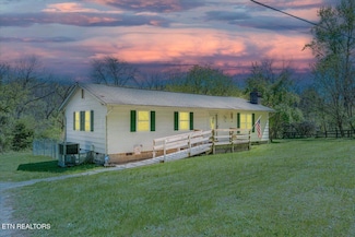 1202 Bullrun Valley Dr, Powell, TN 37849