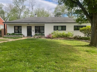 8120 Halifax Dr, Saint Louis, MO 63105