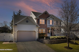 8 Oak Leaf Dr, Belford, NJ 07718