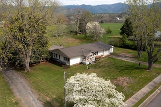 133 Riverside Dr, Hayesville, NC 28904