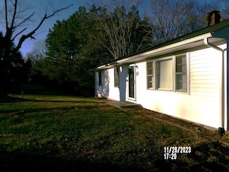 2048 Stage Coach Rd, Nathalie, VA 24577