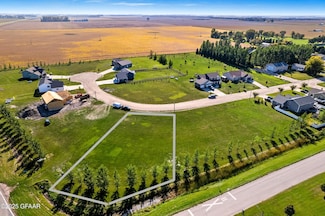 633 Parkway Ln E, Northwood, ND 58267