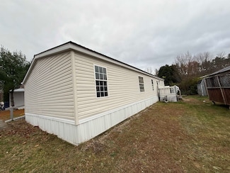 123 Hepatica Ln, Charlestown, NH 03603