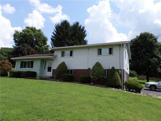 1233 Willow Dr, Waynesburg, PA 15370