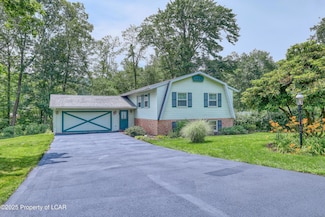 42 Walden Dr, Mountain Top, PA 18707