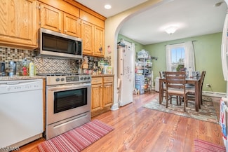 15 Green St, Franklin, NJ 07416