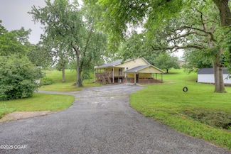 808 Macy Dr, Neosho, MO 64850