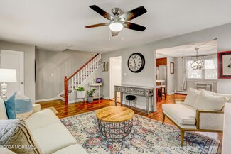 118 Manor Dr Unit 118, Red Bank, NJ 07701