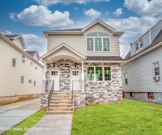 441 Clove Rd, Staten Island, NY 10310
