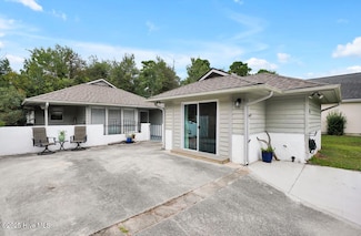 129 Red Bird Ln, Hampstead, NC 28443