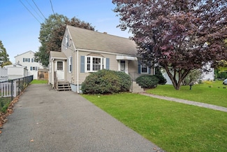17 Dewey Ave, Woburn, MA 01801