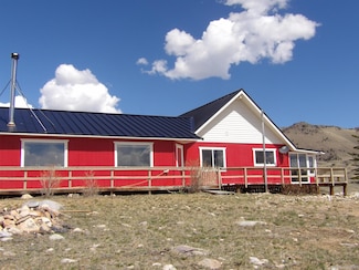 42 Ridge Rd, Centennial, WY 82055