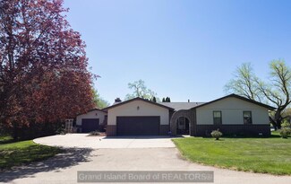 327 Pheasant Dr, Grand Island, NE 68801
