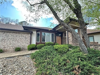 8 Teresa Dr, Bella Vista, AR 72715