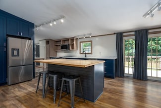 10 Stacey Dr, Hopkinton, NH 03229