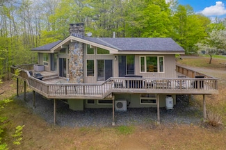 166 Robbins Hill Ln, Hartford, VT 05001