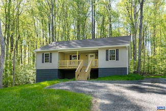 1615 S Lakeshore Dr, Louisa, VA 23093