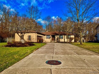 28 Woodside Ln, Depew, NY 14043