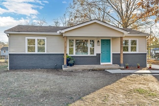 1901 E 52nd St S, Wichita, KS 67216