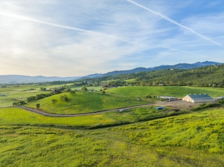939 Carpenter Hill Rd, Medford, OR 97501