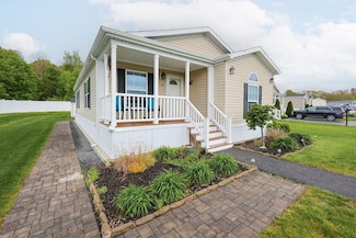 12 Linsay Dr, Raynham, MA 02767