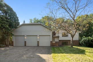 18979 Ellie Ln, Eden Prairie, MN 55346