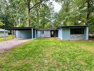 8 Keewaydin Dr, Eastlake, OH 44095