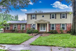 10728 Forest Path Dr, Saint Louis, MO 63128