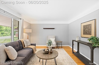15615 S Midway Ave, Allen Park, MI 48101