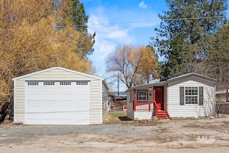 204 N Overlook Ave, Cascade, ID 83611