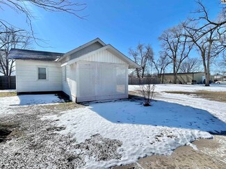 923 E 2nd Ave, Hutchinson, KS 67501