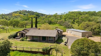 12600 Henno Rd, Glen Ellen, CA 95442
