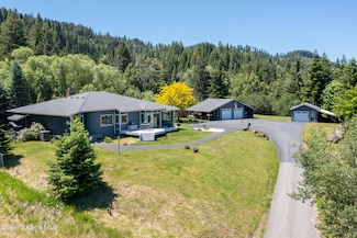 1615 Lincoln Ave, Saint Maries, ID 83861