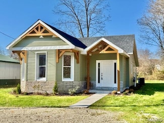 415 S D St, Louisiana, MO 63353