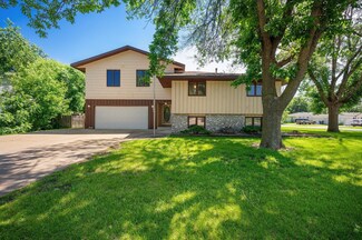 9500 Saratoga Ln N, Maple Grove, MN 55369