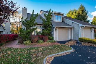 4 Cedar Ridge Ln, Bay Shore, NY 11706